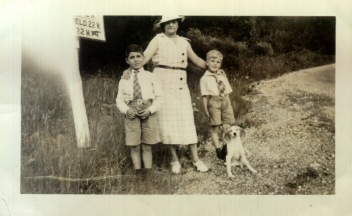 Aunt Josephine, Len, Richard and Dog